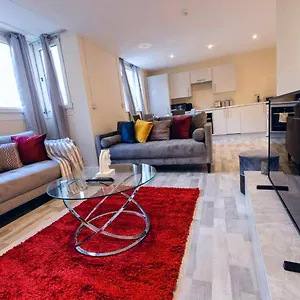 Apartment 3 Bedroomflat-free Parking-wifi-parking-8people, London