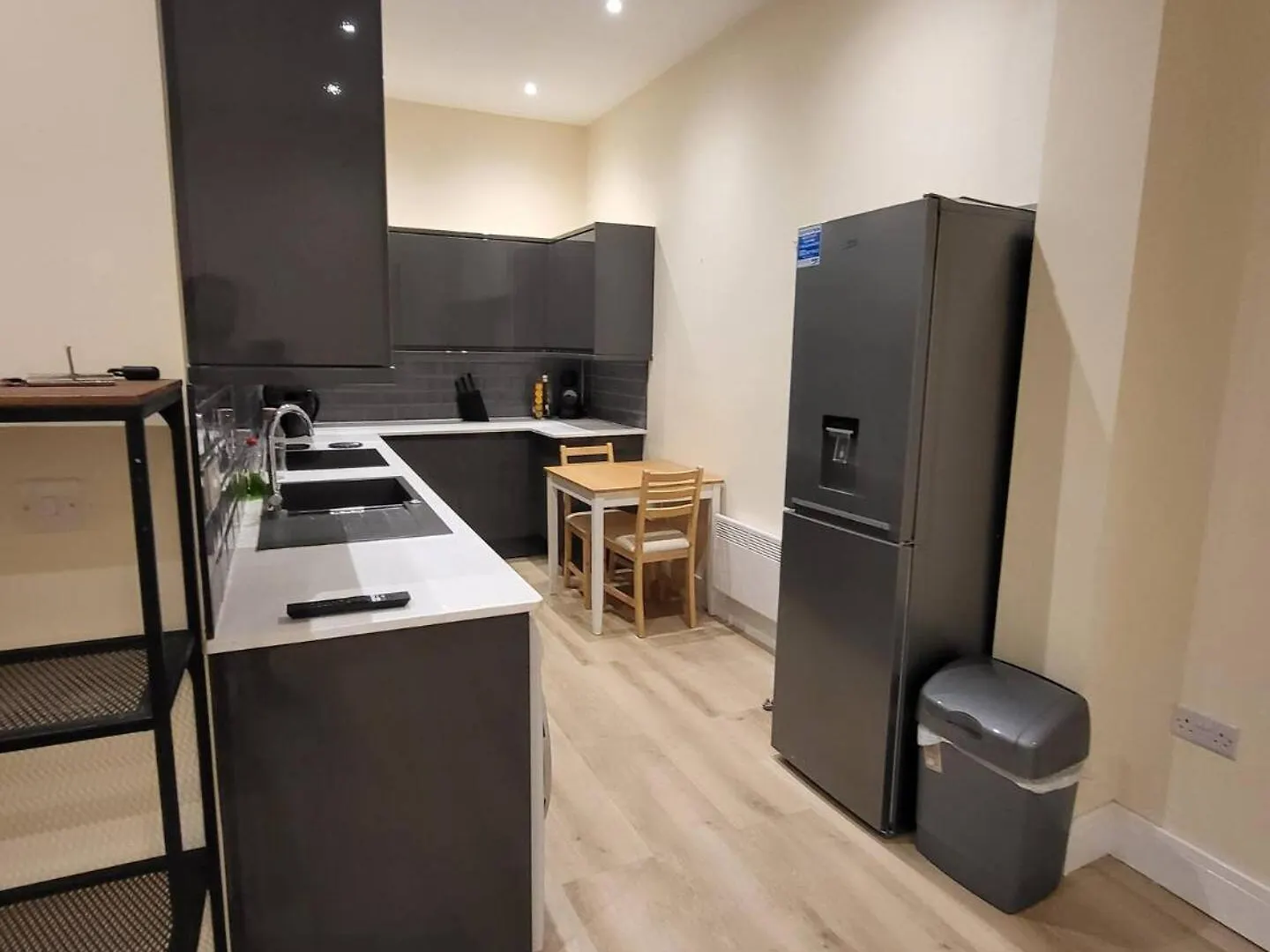 Modern, 10 Minutes To London Bridge, Free Parking Apartment